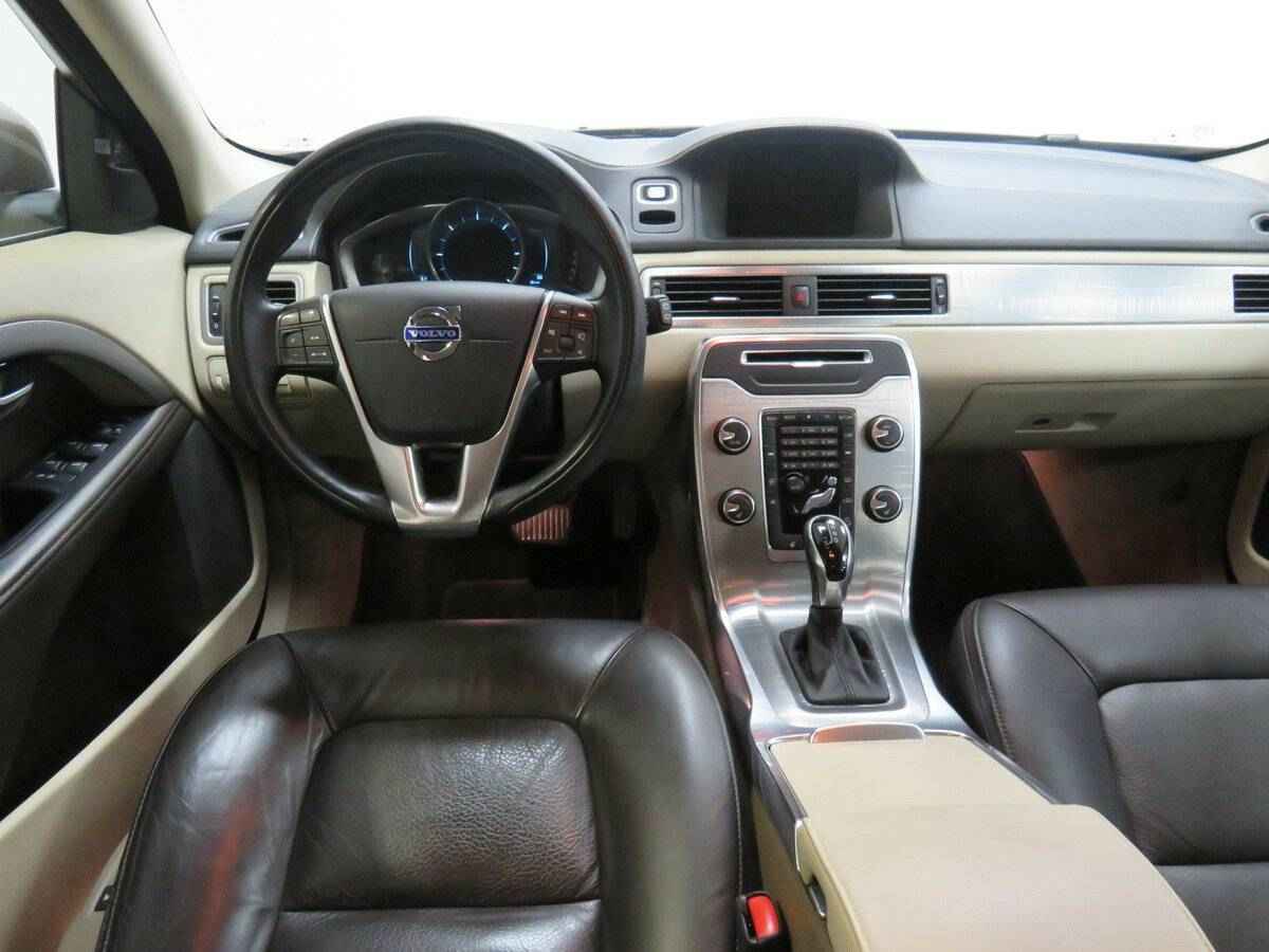 Volvo XC70, II