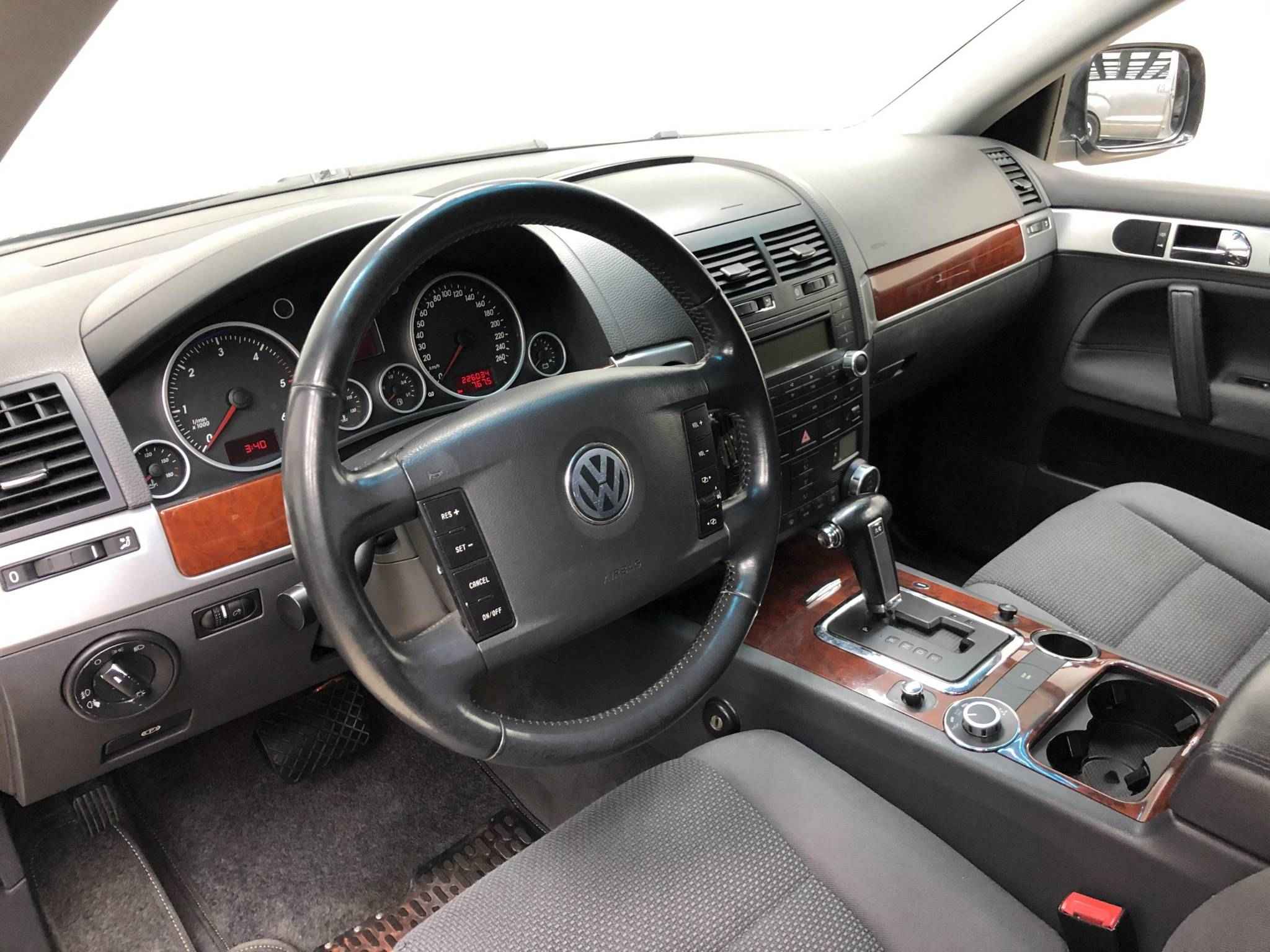 Volkswagen Touareg, I