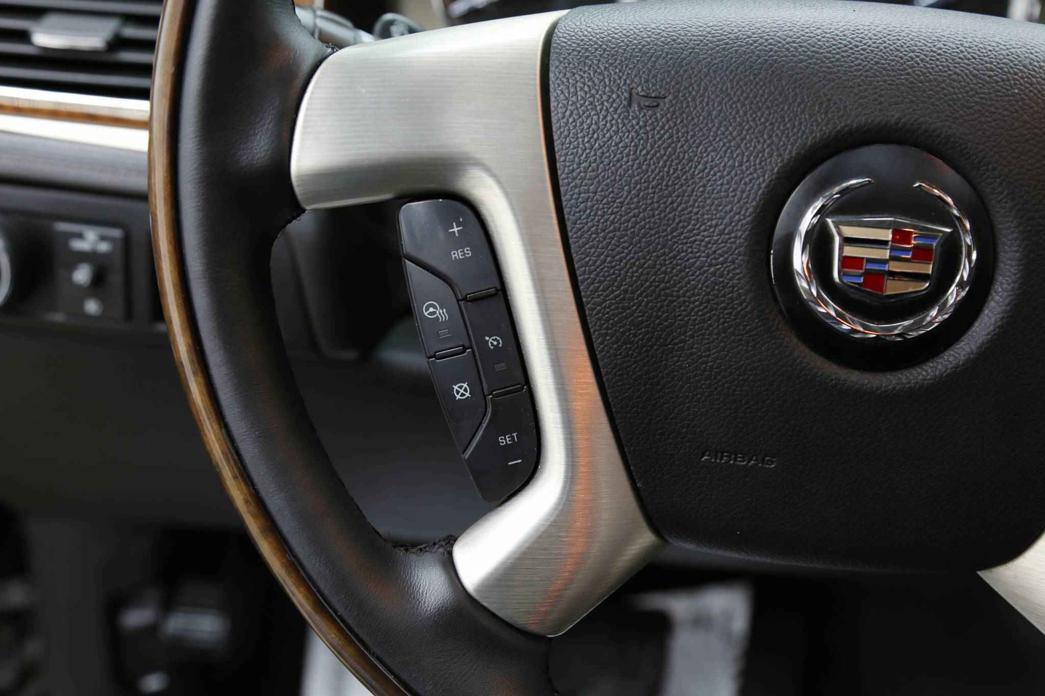 Cadillac Escalade, III