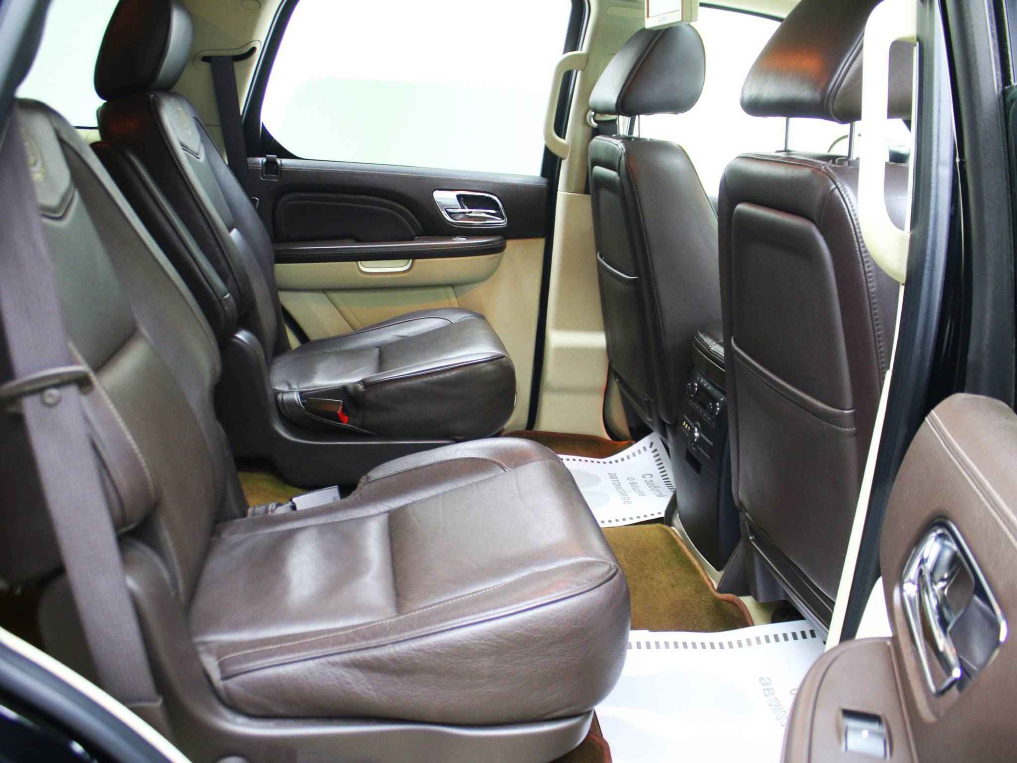 Cadillac Escalade, III