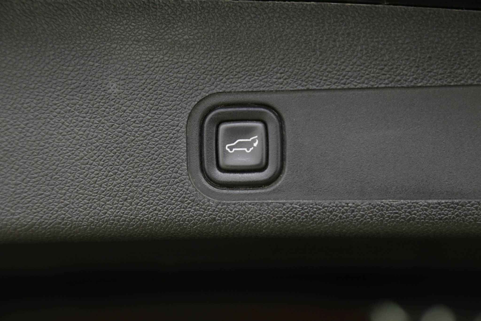 Cadillac Escalade, III