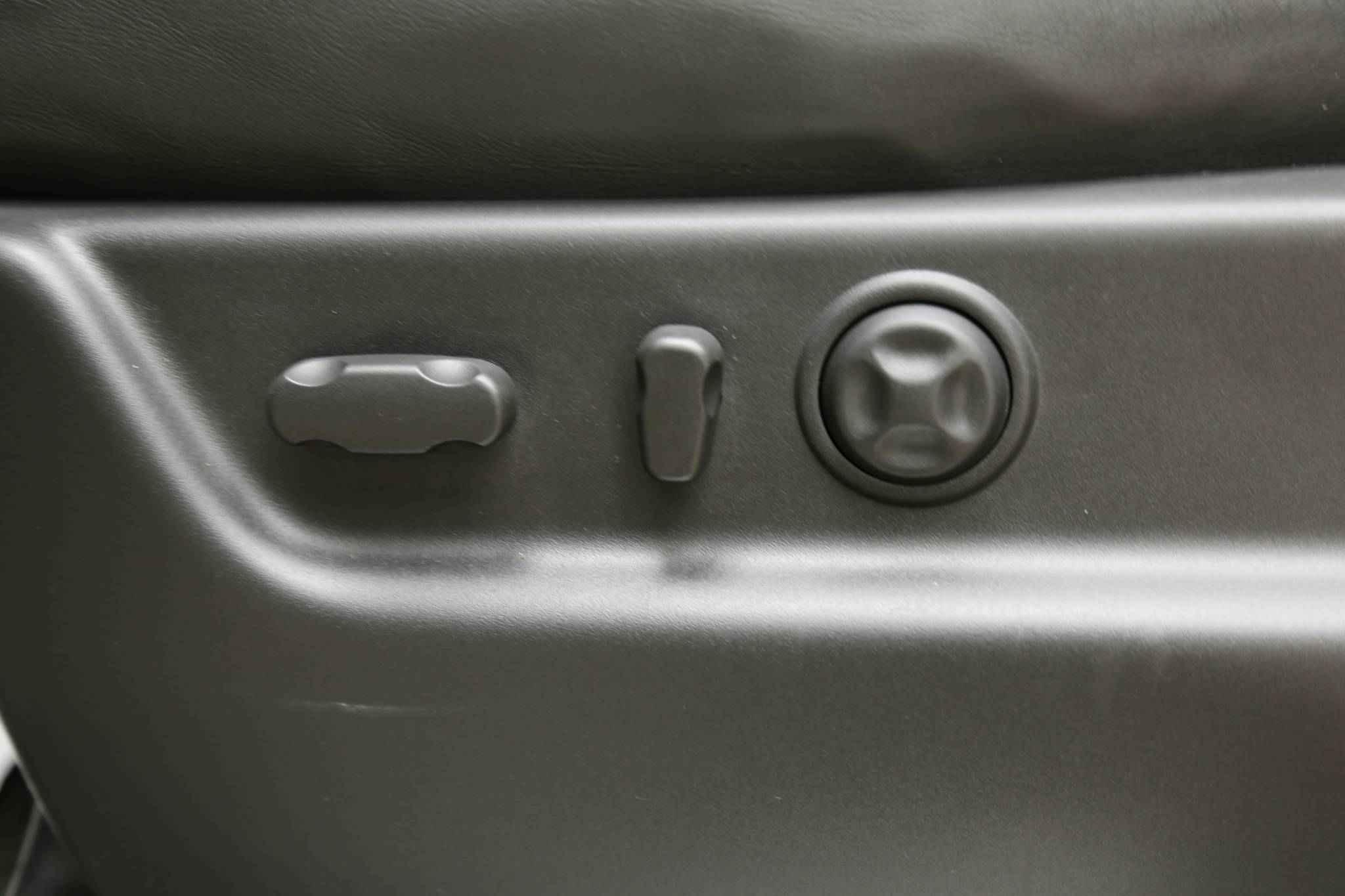 Cadillac Escalade, III