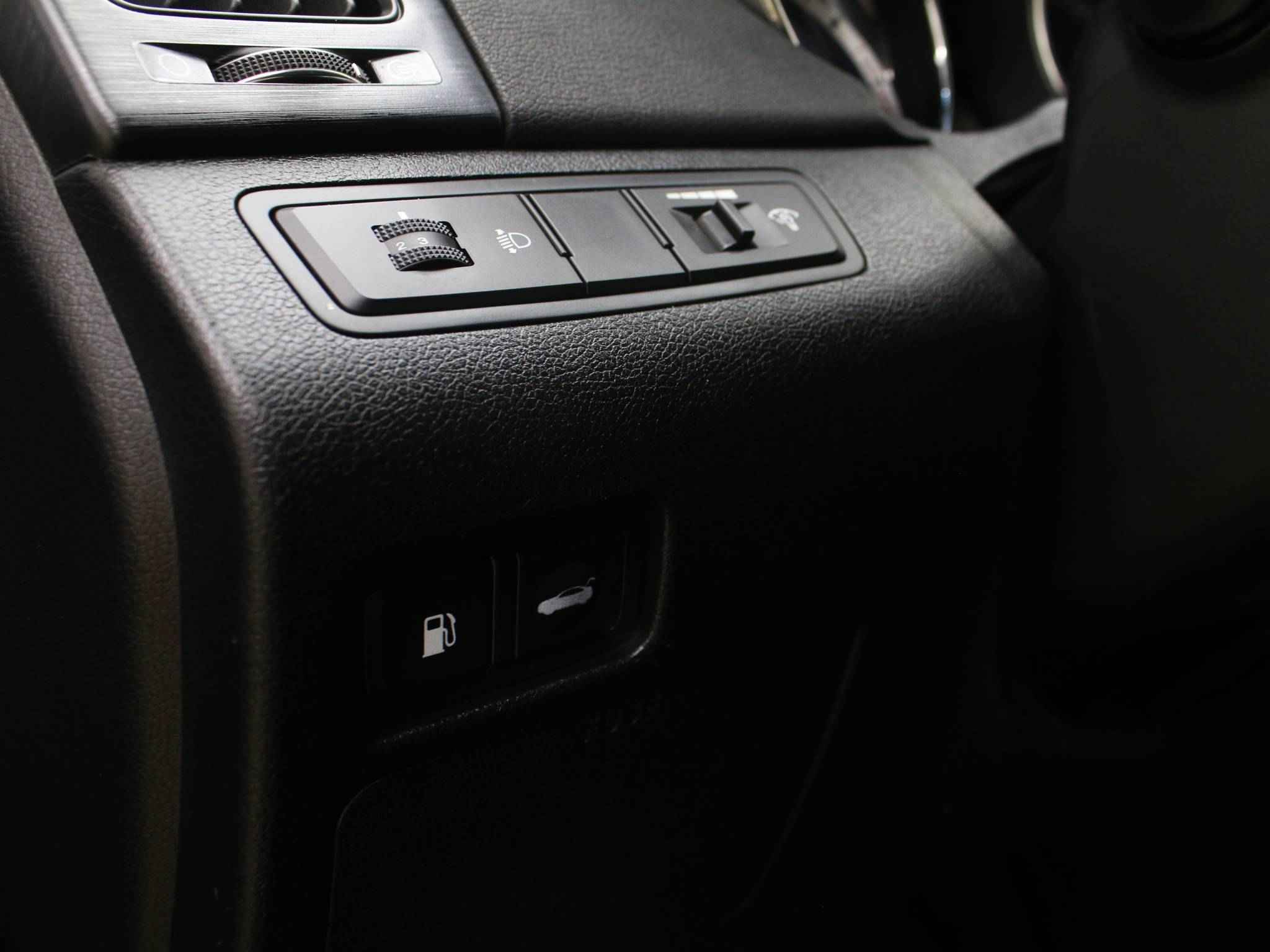 Hyundai Sonata, VI (YF)