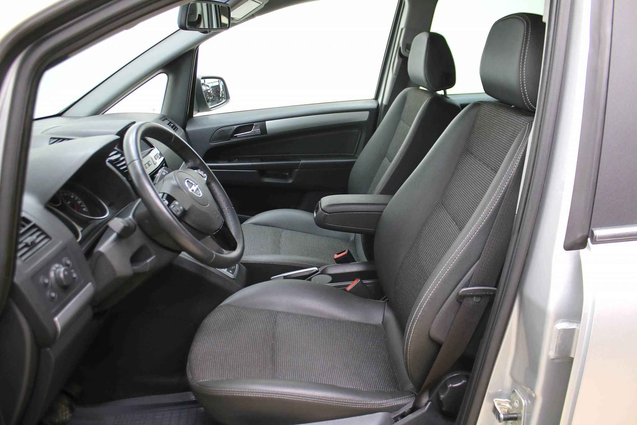 Opel Zafira, B Рестайлинг