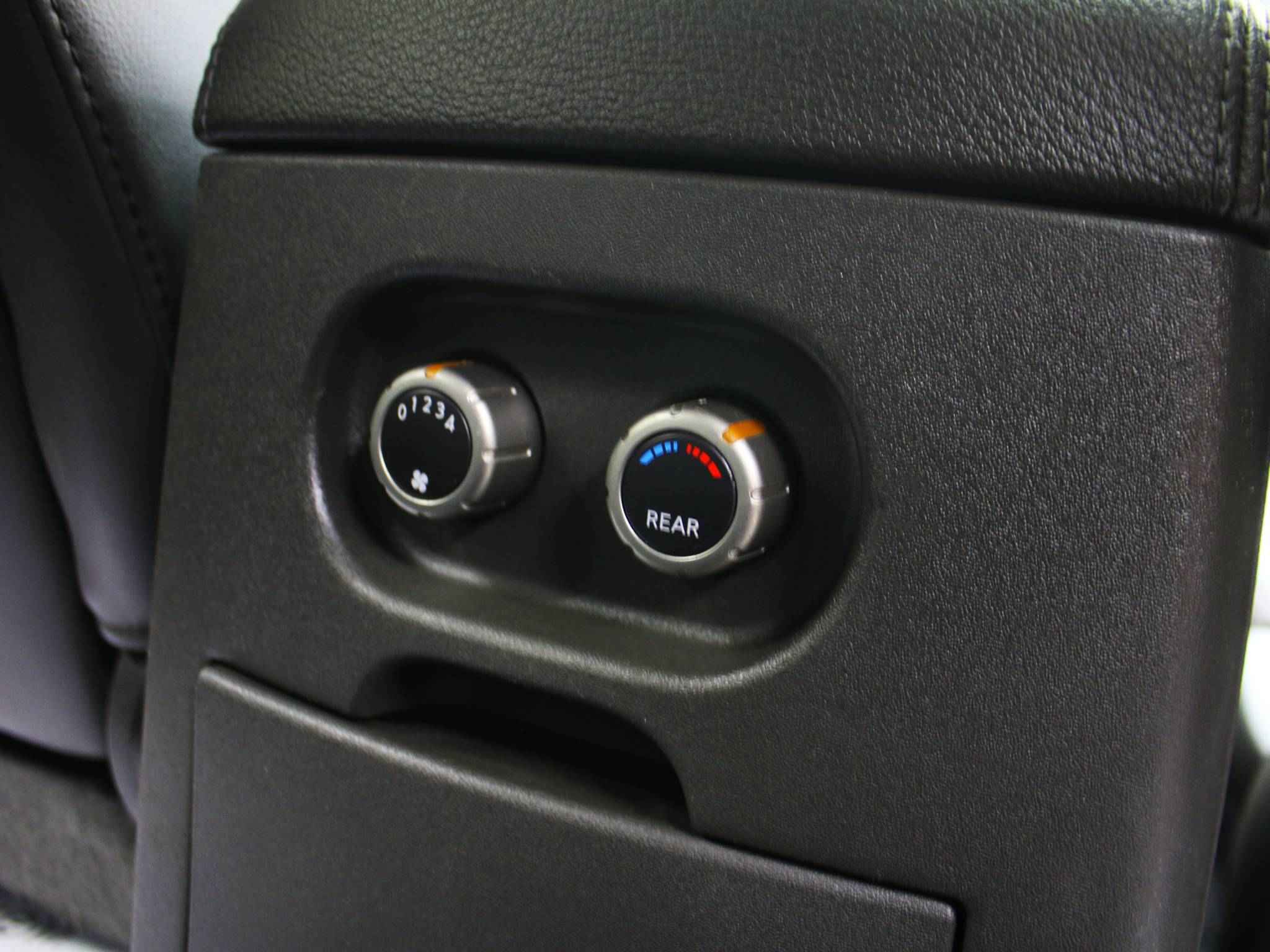 Nissan Pathfinder, III