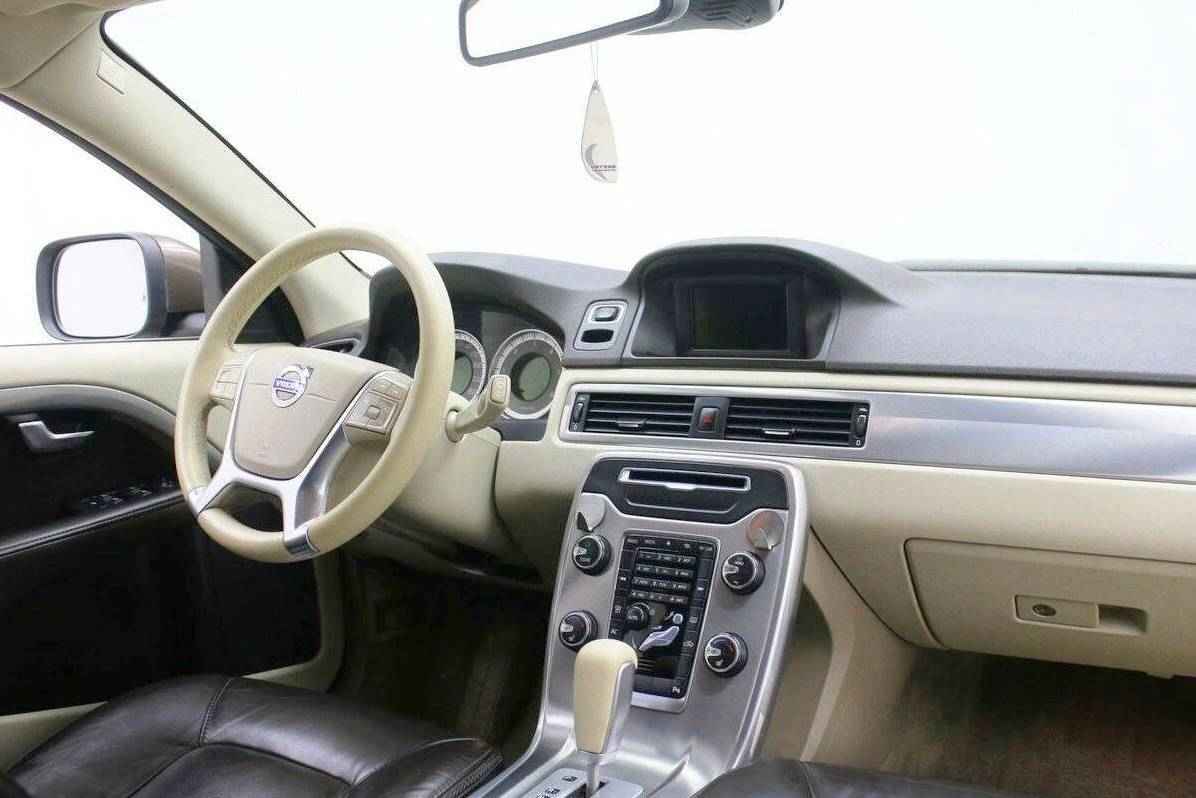 Volvo XC70, II