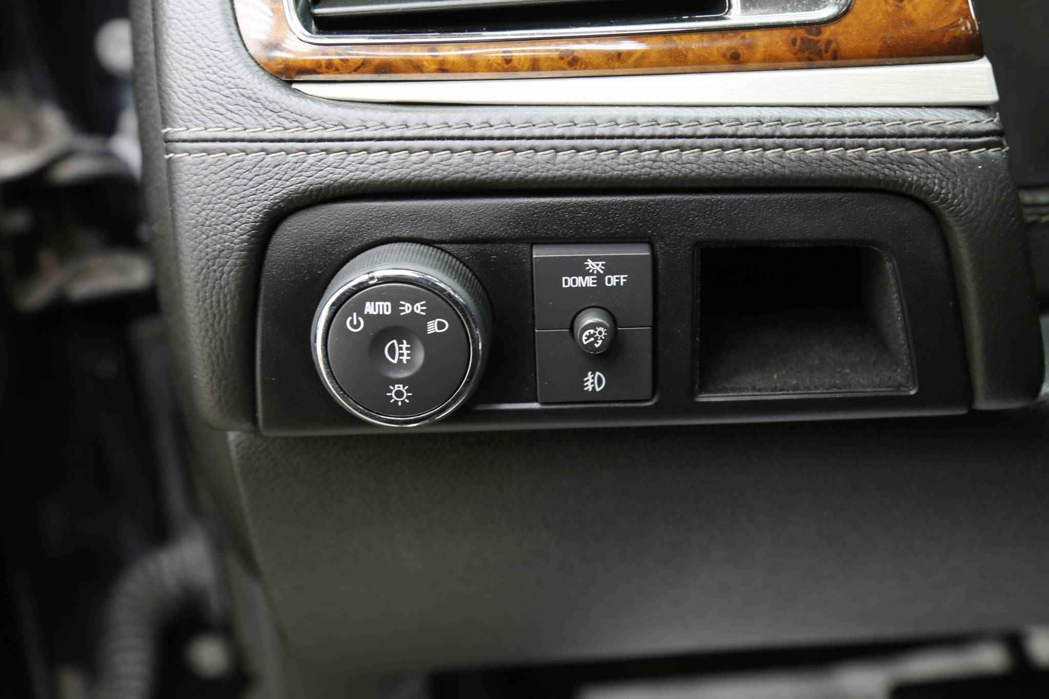 Cadillac Escalade, III