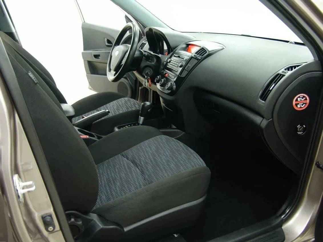 Kia Ceed, I