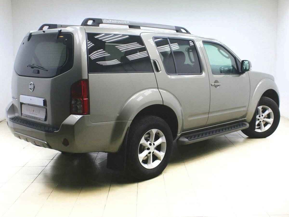 Nissan Pathfinder, III