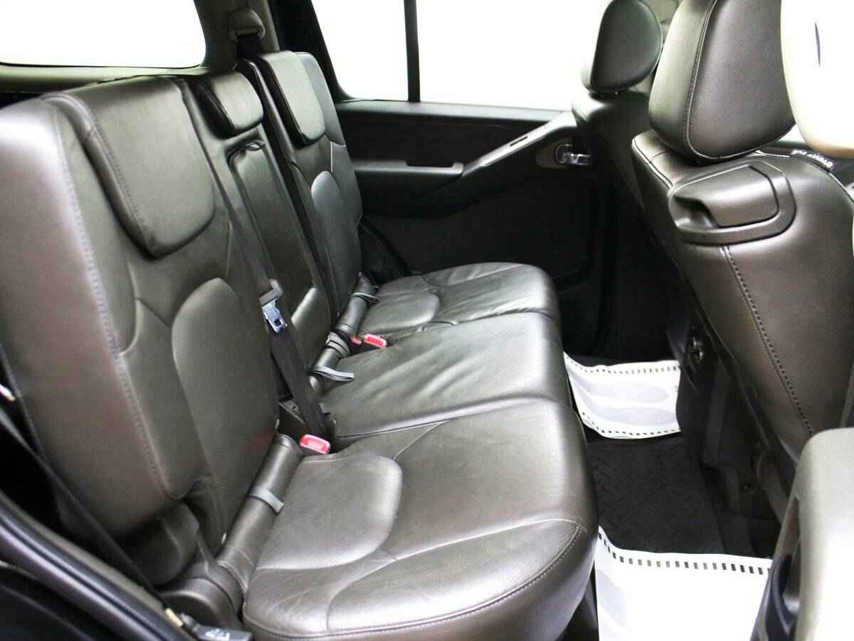 Nissan Pathfinder, III