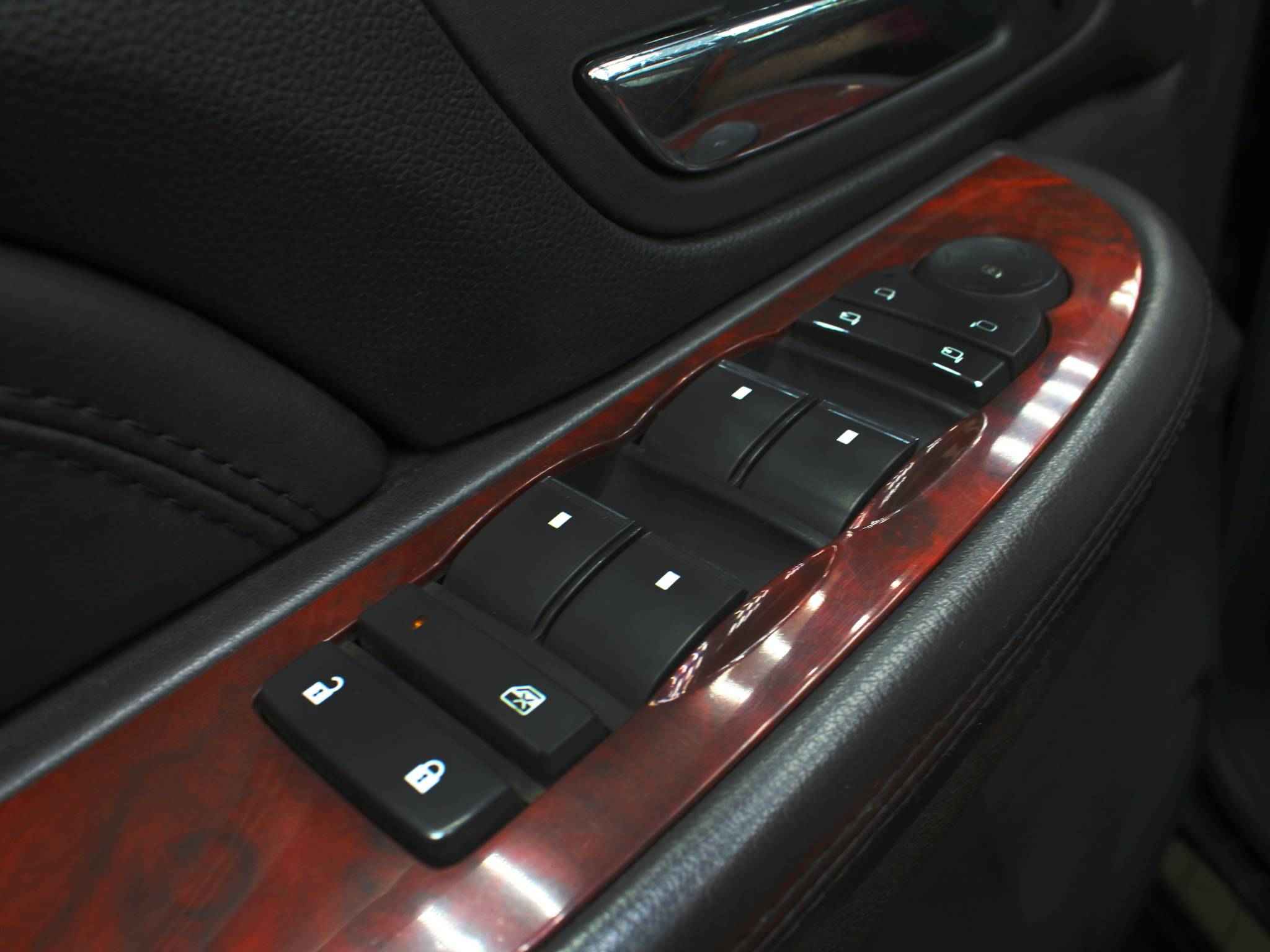 Cadillac Escalade, III