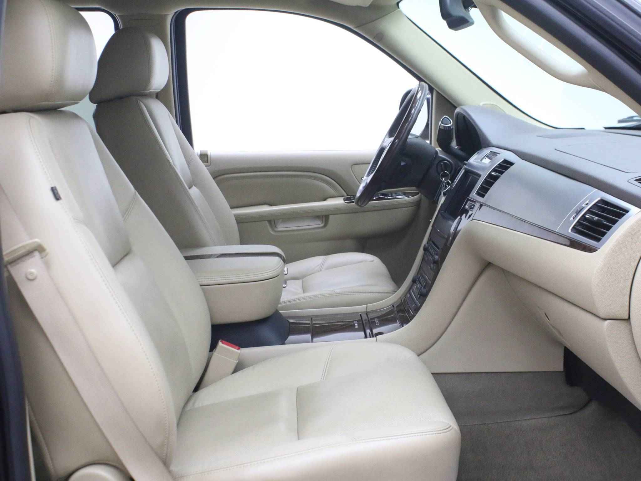 Cadillac Escalade, III