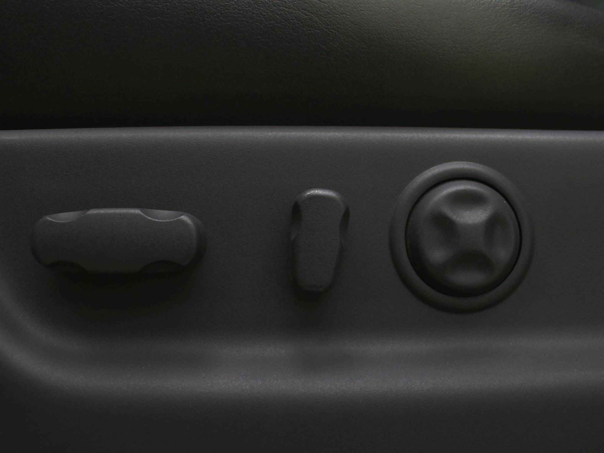 Cadillac Escalade, III