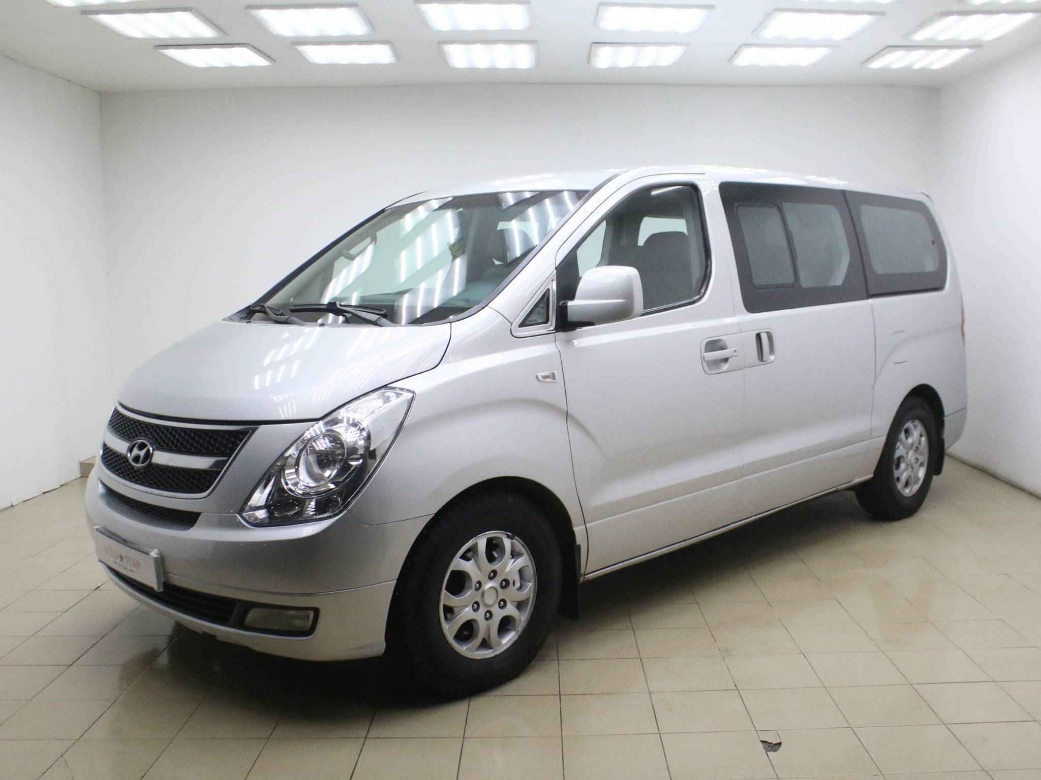 Hyundai Grand Starex, I