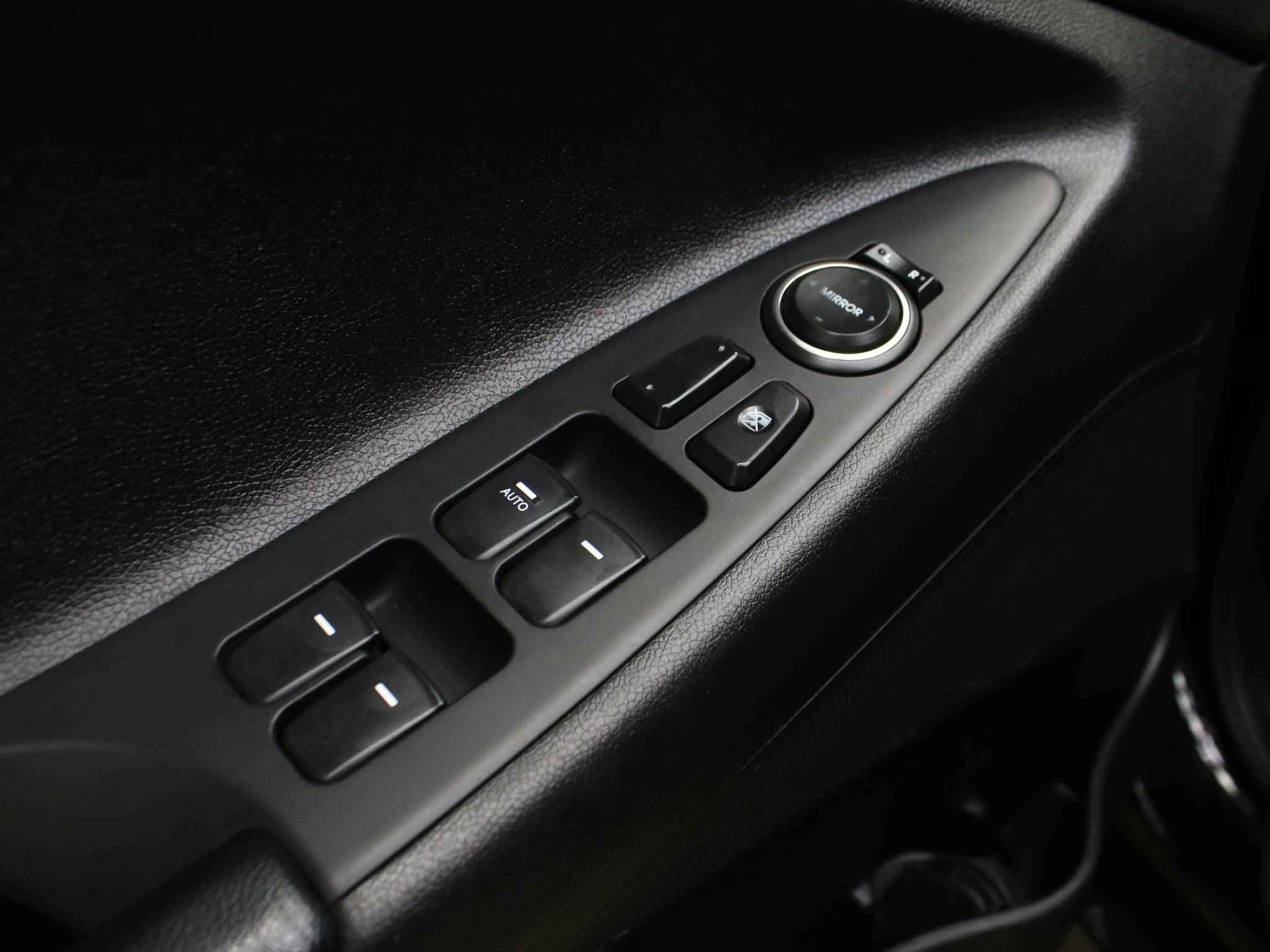 Hyundai Sonata, VI (YF)