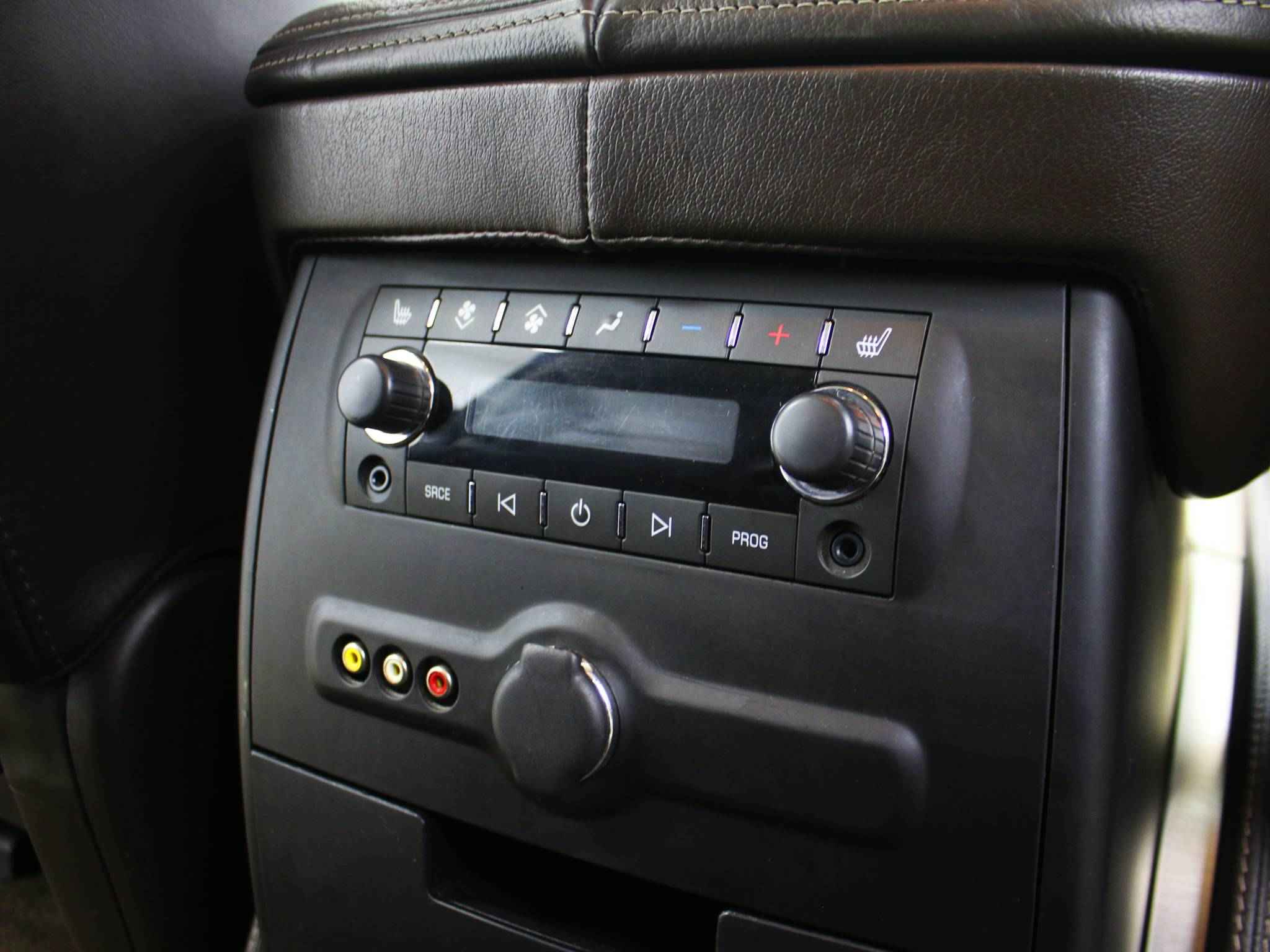 Cadillac Escalade, III