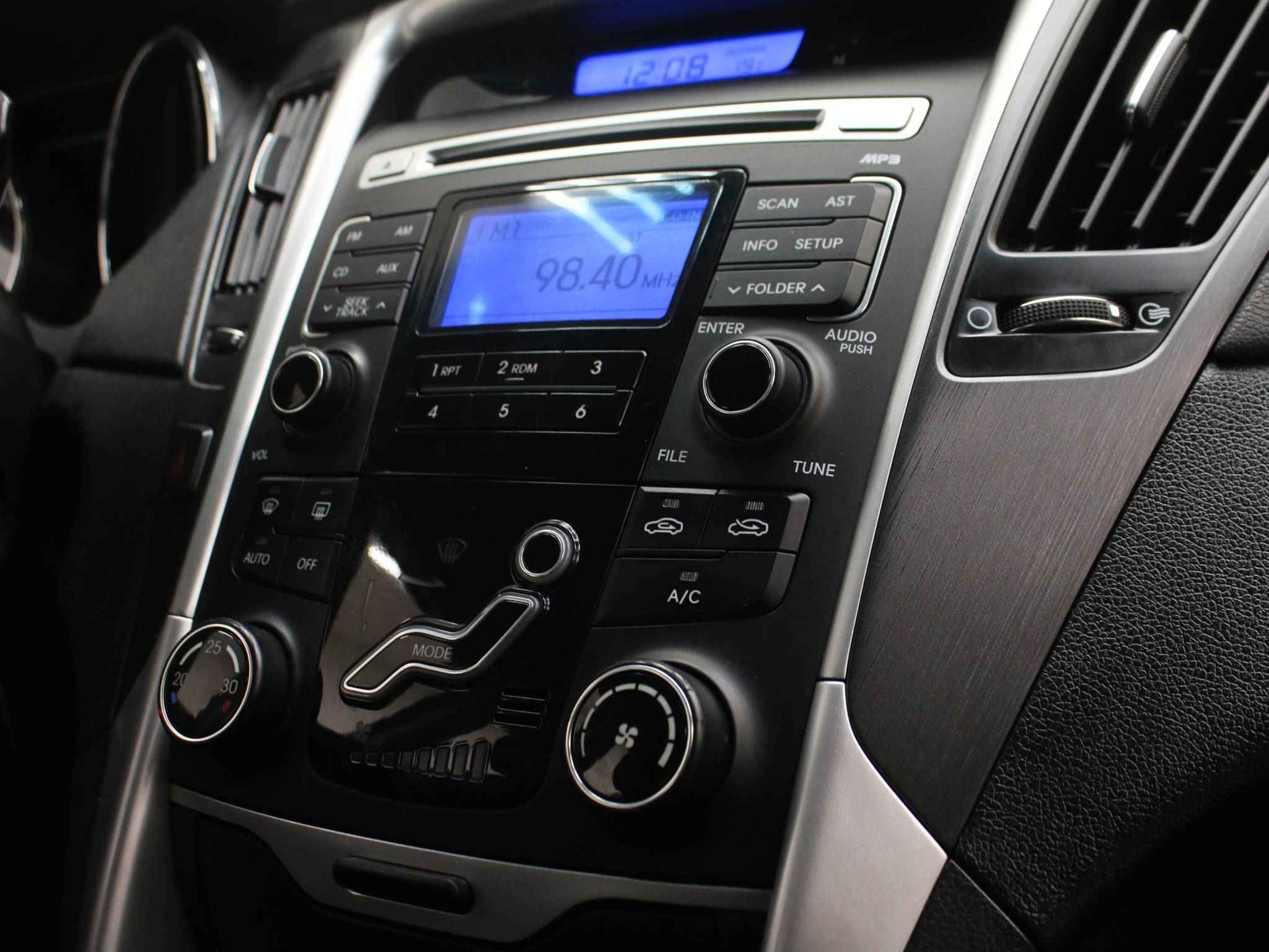 Hyundai Sonata, VI (YF)