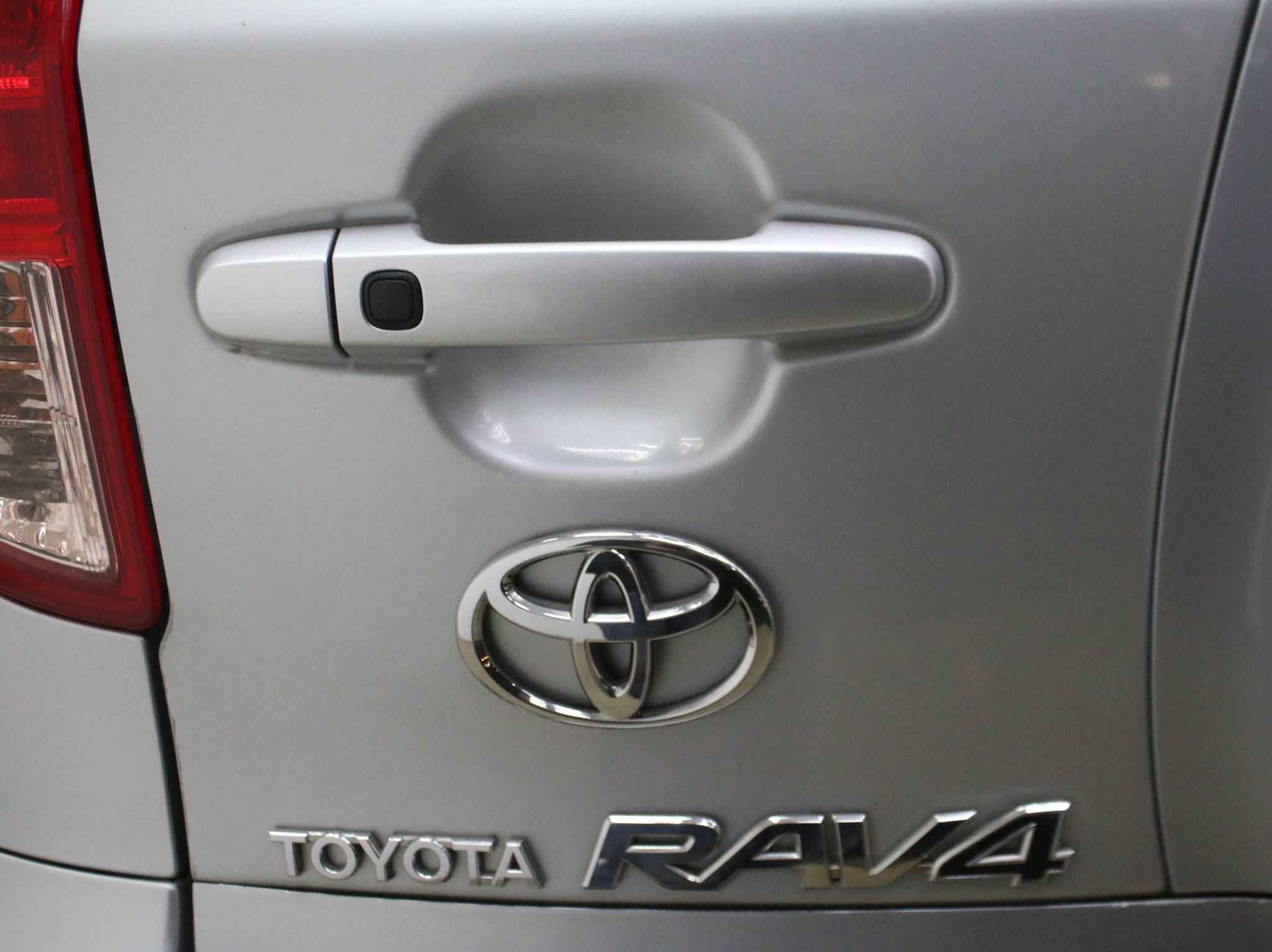 Toyota RAV4, III (XA30)