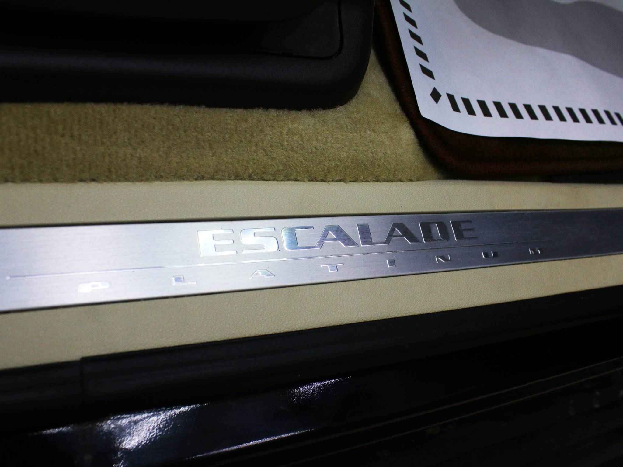 Cadillac Escalade, III