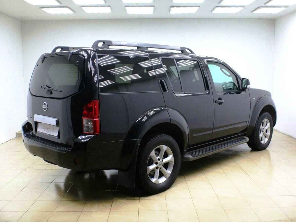 Nissan Pathfinder, III