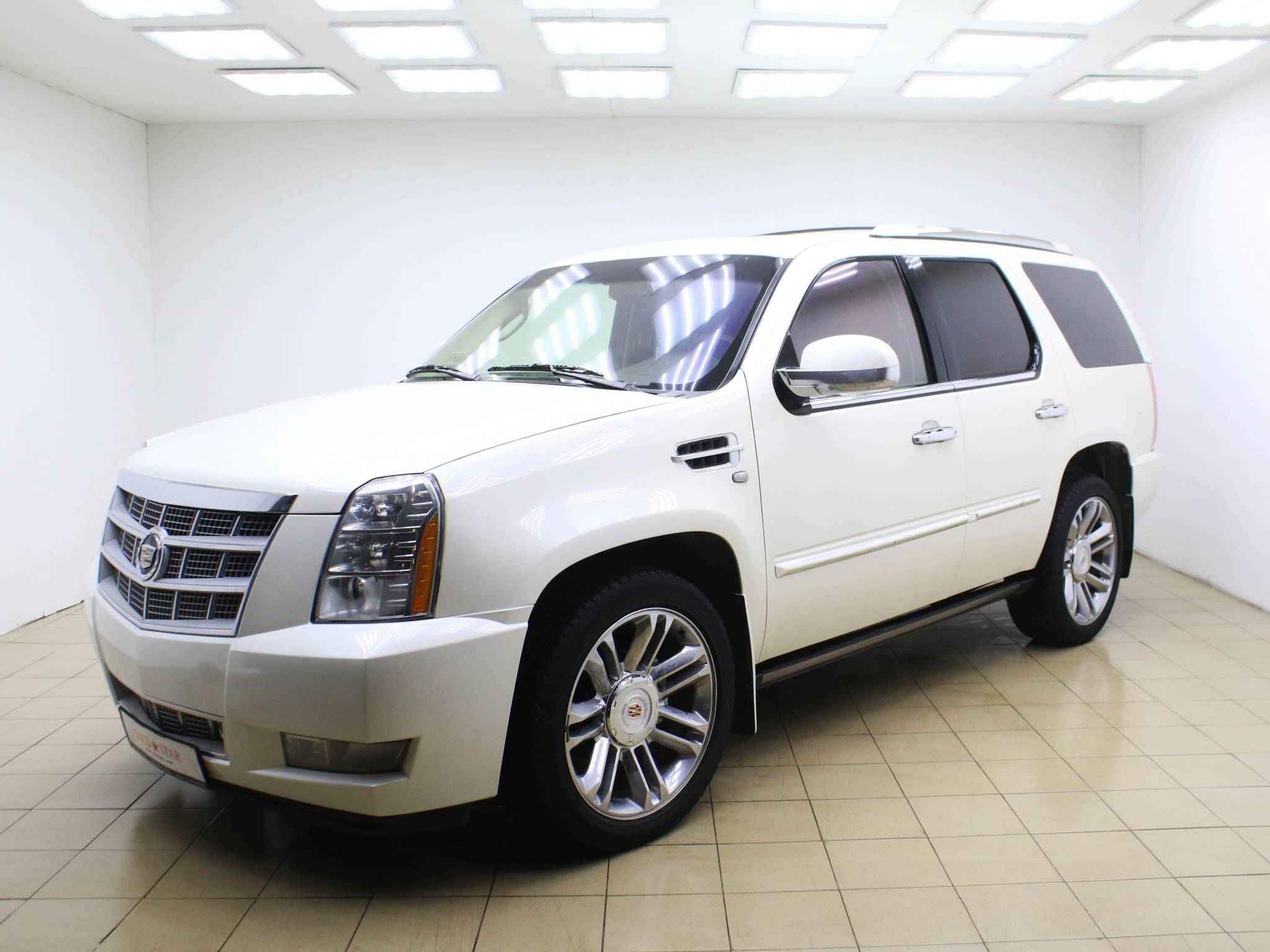 Cadillac Escalade, III