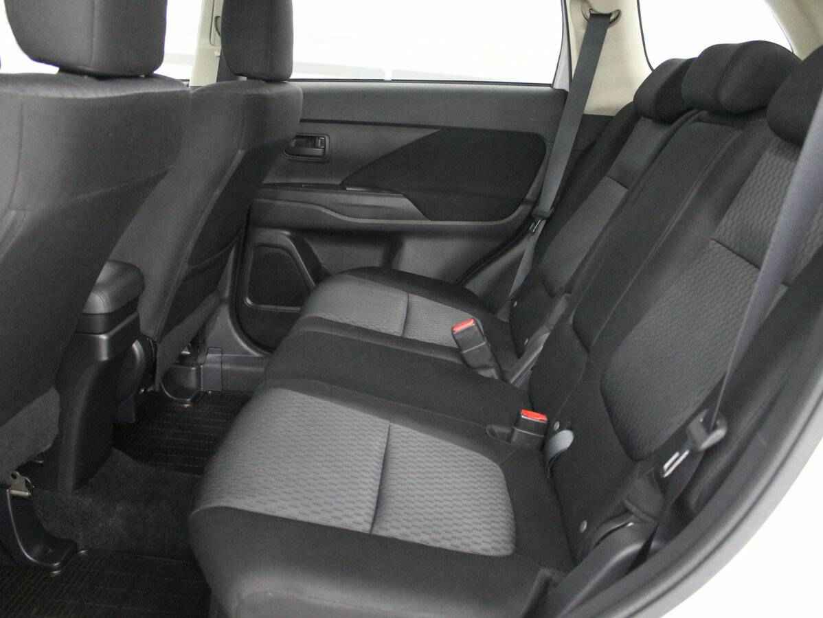 Mitsubishi Outlander, III