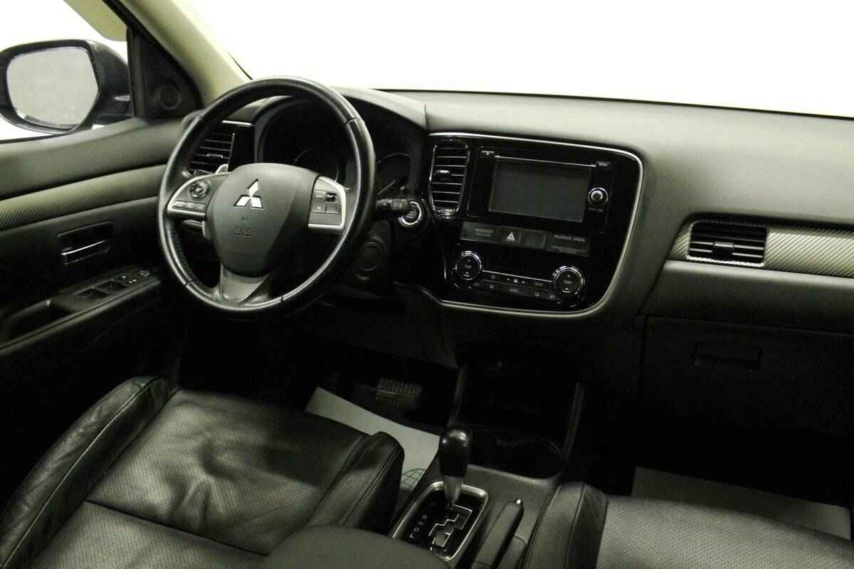 Mitsubishi Outlander, III