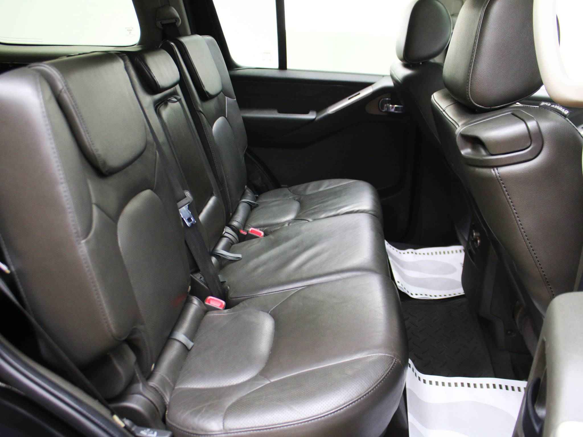 Nissan Pathfinder, III